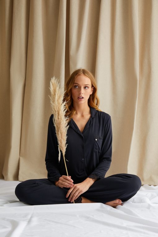 Pretty You London bamboo lace pyjama set Raven - Afbeelding 2